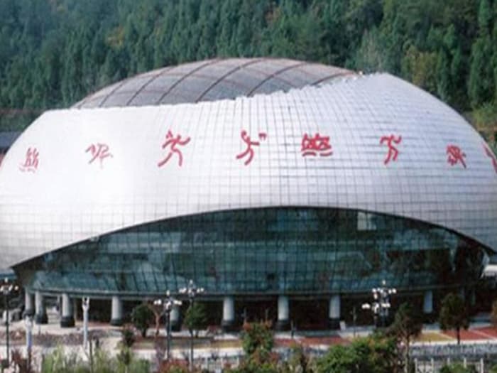乐山体育中心球形网架加工安装